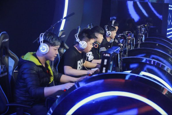 相比之下 相比之下