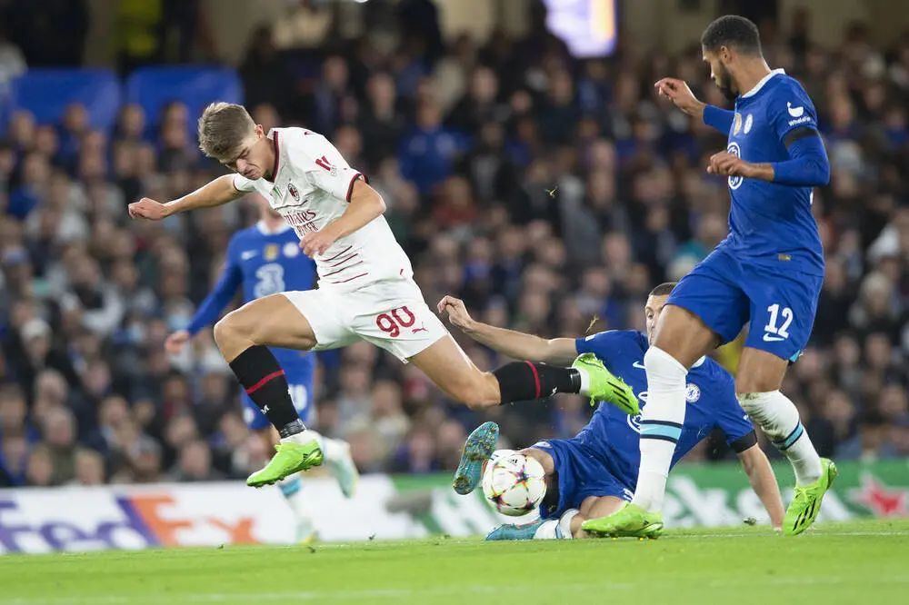 更是与队友 更是与队友