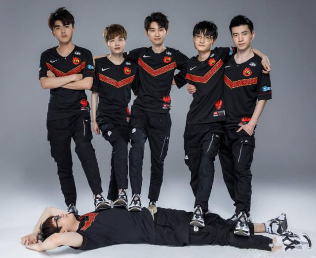 用坚实的双 用坚实的双